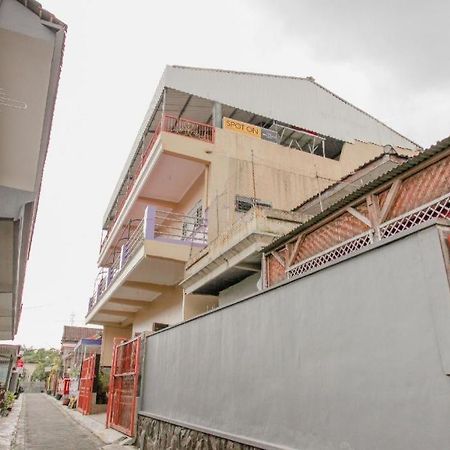 Spot On 1870 Graha Batu Mulia Batu (East Java) Exterior foto